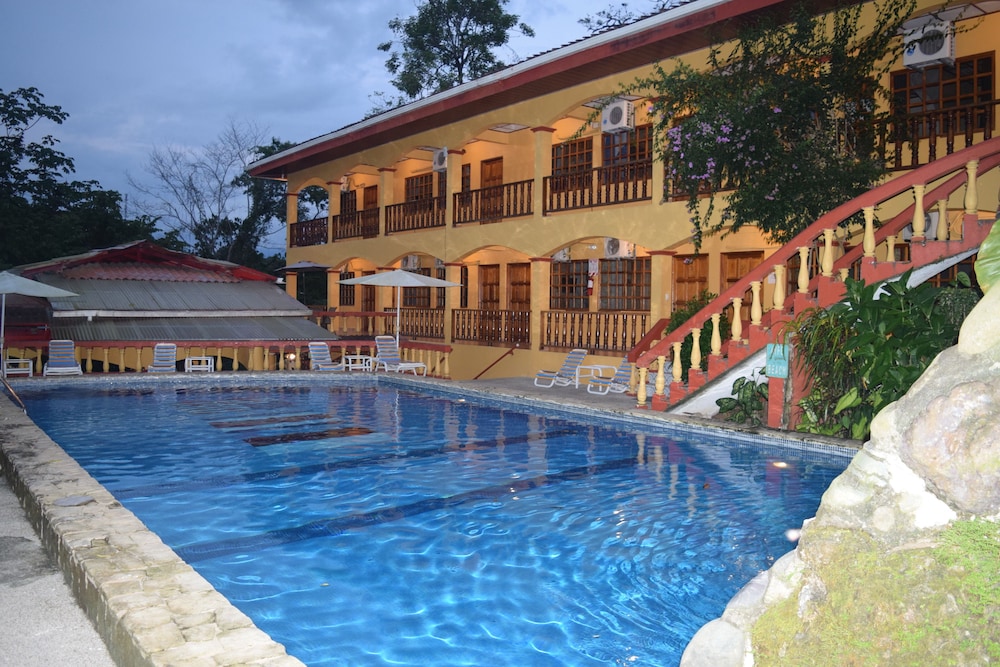 Tres Banderas Hotel 6/71