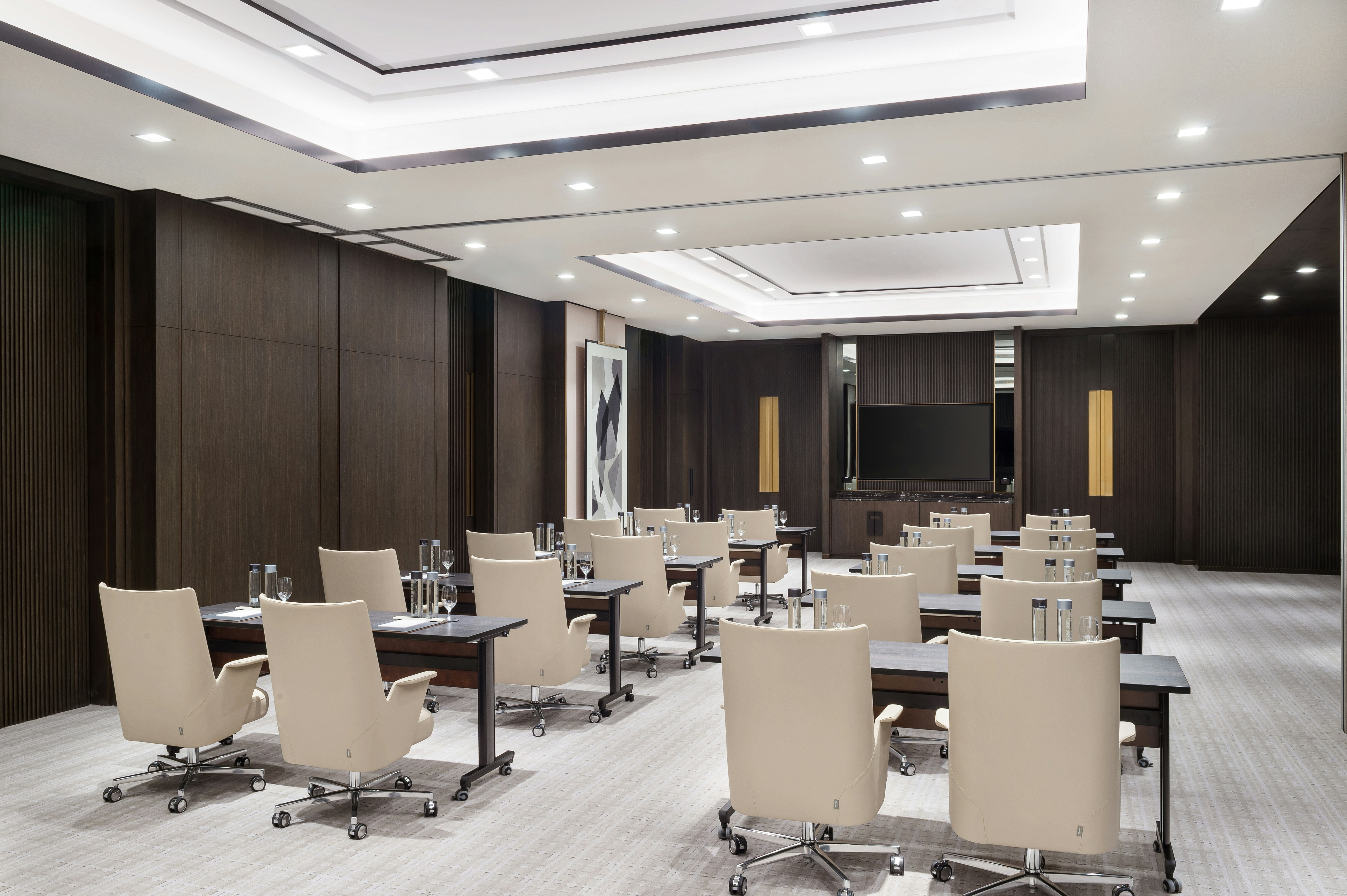 Waldorf Astoria Kuwait 70/81
