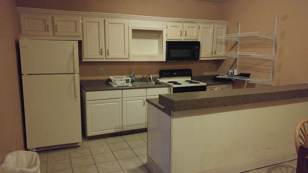Studio Suites Extended Stay 33/41