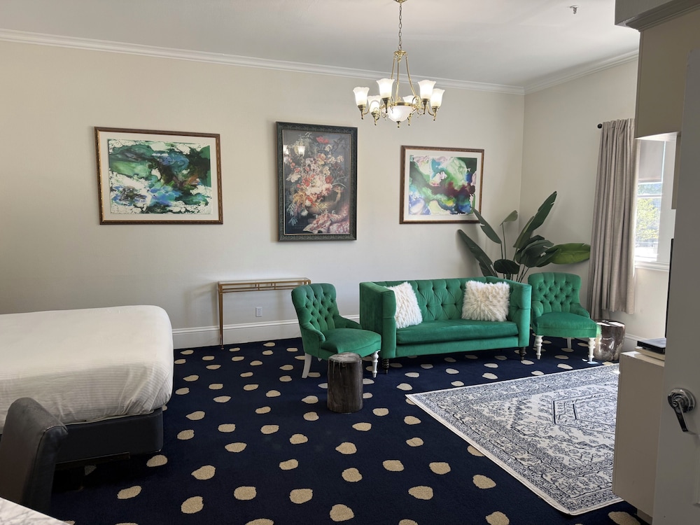 The Sterling Hotel 42/56