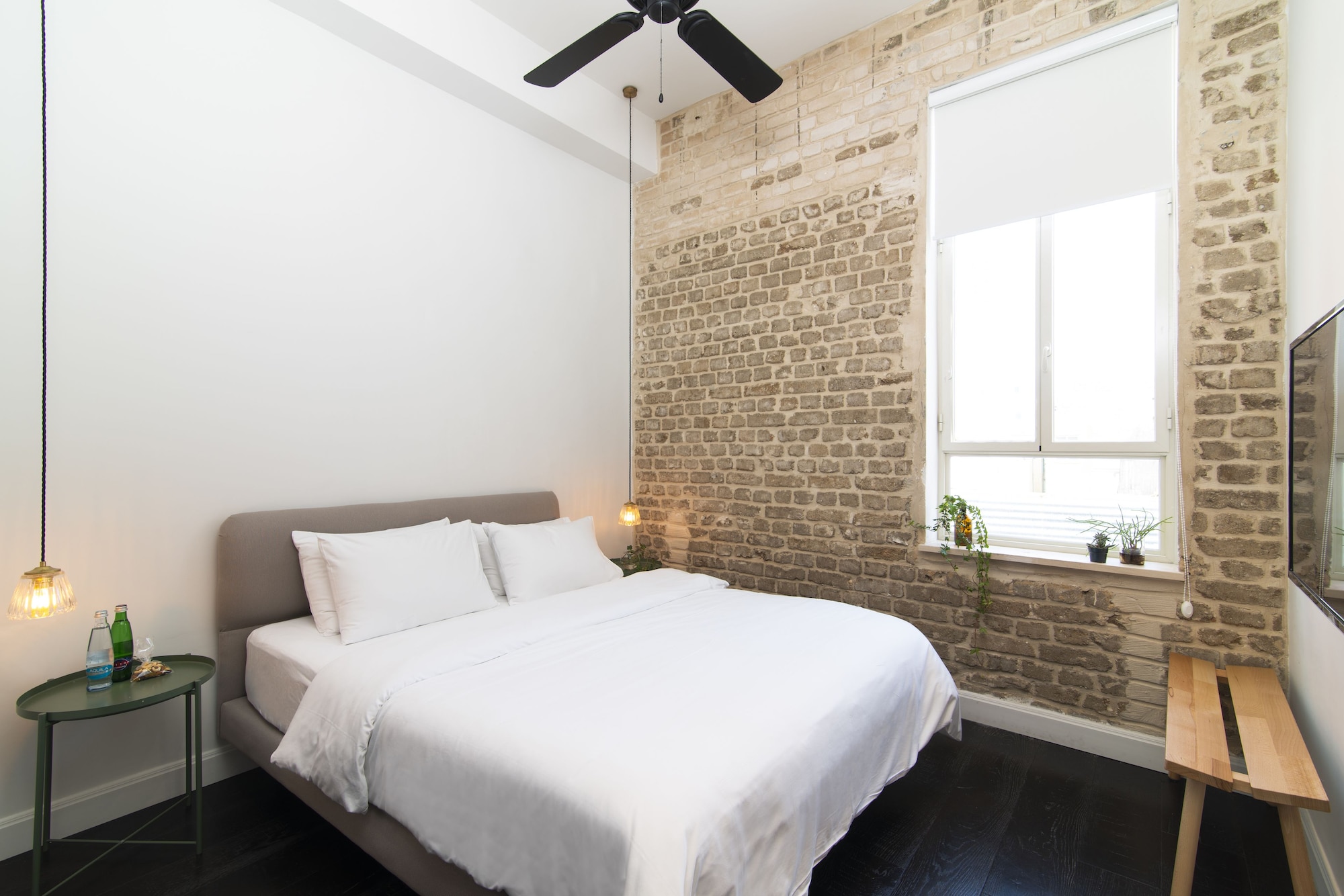 COMFORT, QUEEN BED