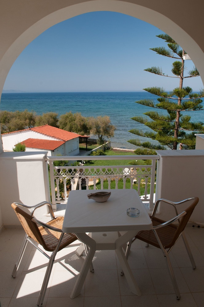 Stefania Apartments 40/44