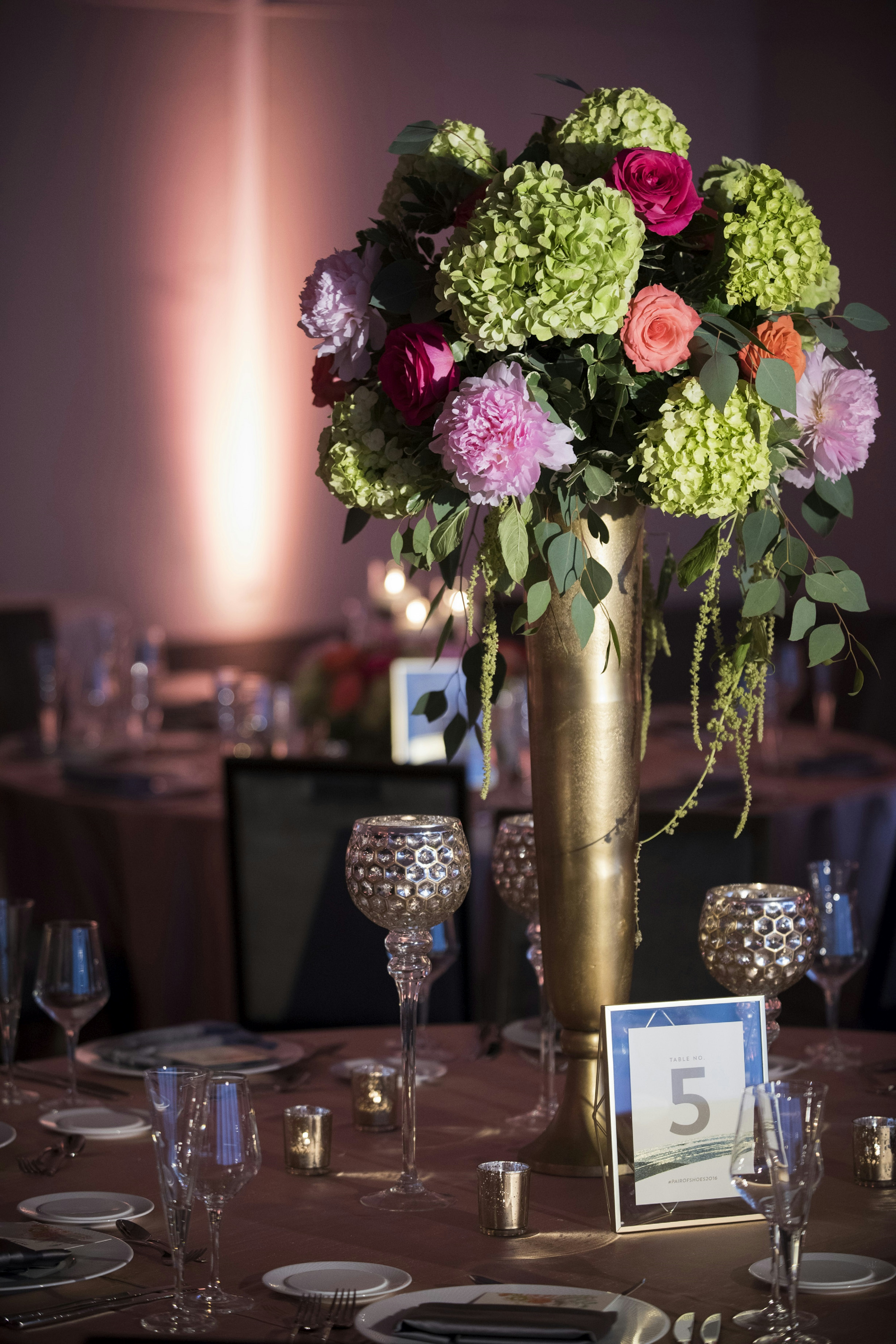 Londonhouse Chicago Curio Collection By Hilton 15/50