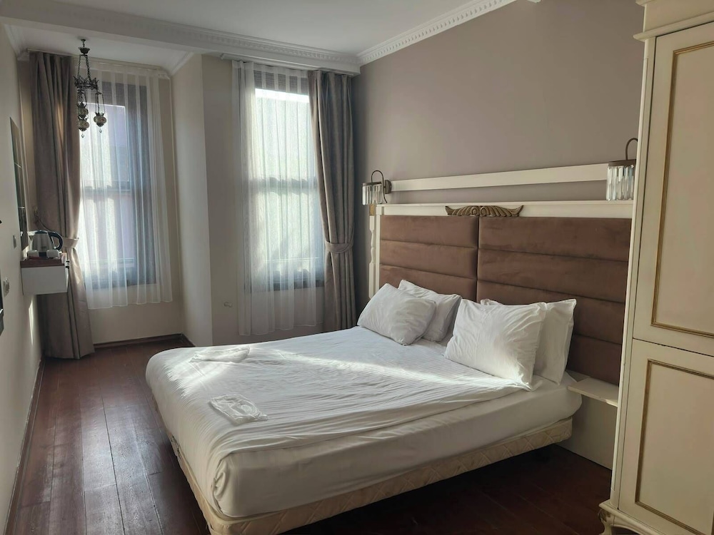 Sphendon Hotel 27/73