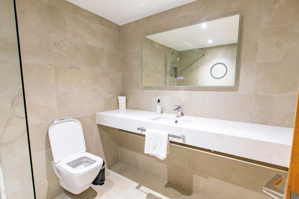 Marwell Hotel 59/60