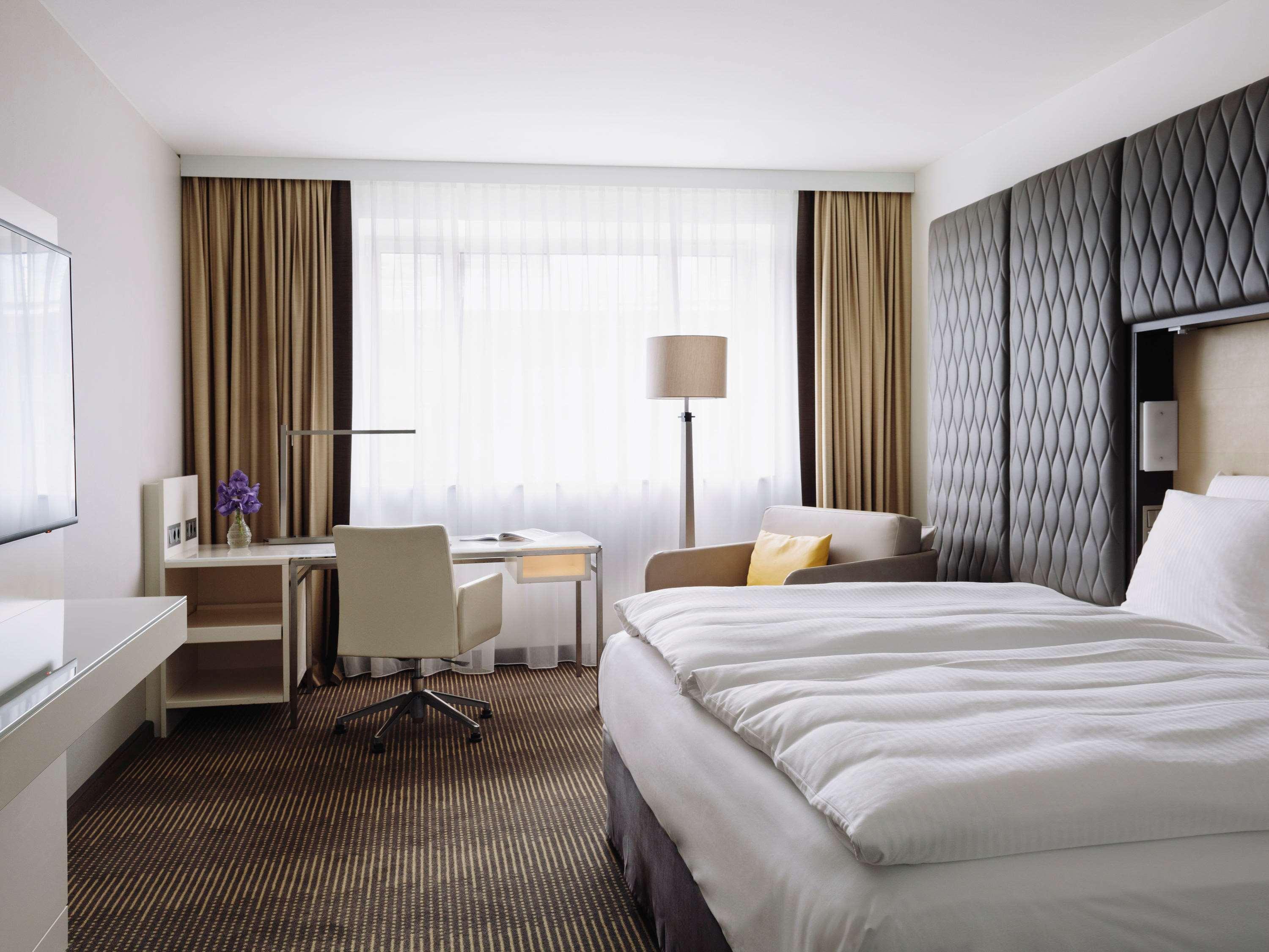 COURTYARD, DELUXE, DOUBLE OR TWIN BED