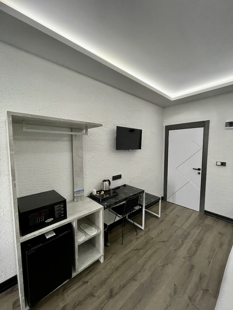 Melanj Airport Hotel 31/46
