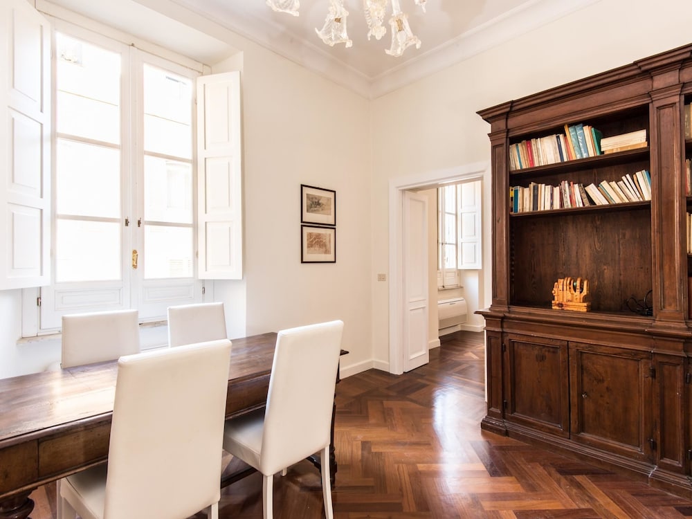 RSH Luxury Vatican Four Bedroom Apartment 25/36