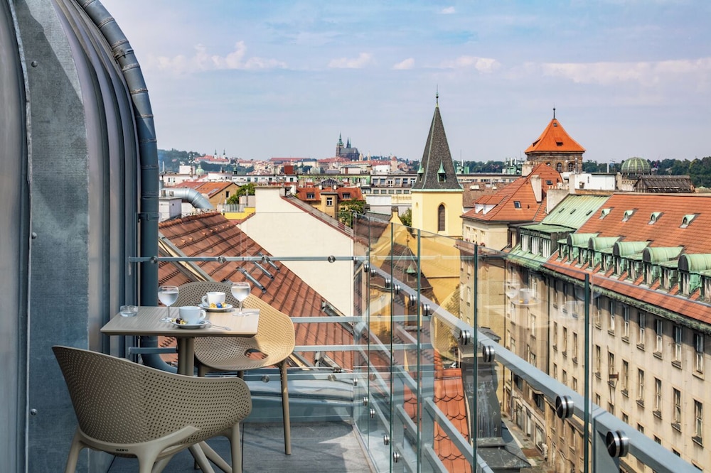 Hotel Clement 4/50
