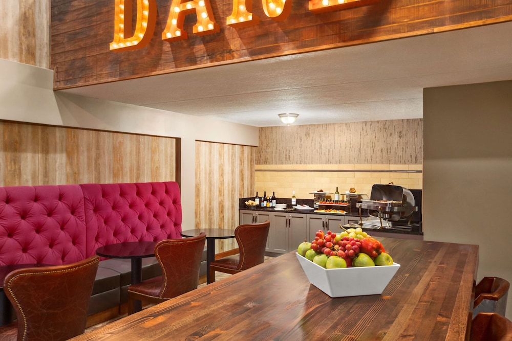 DoubleTree by Hilton Hotel Dallas DFW Airport North 36/53