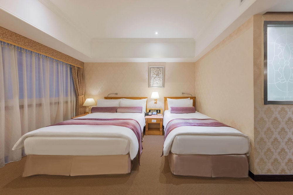 Cosmos Hotel Taipei 30/65