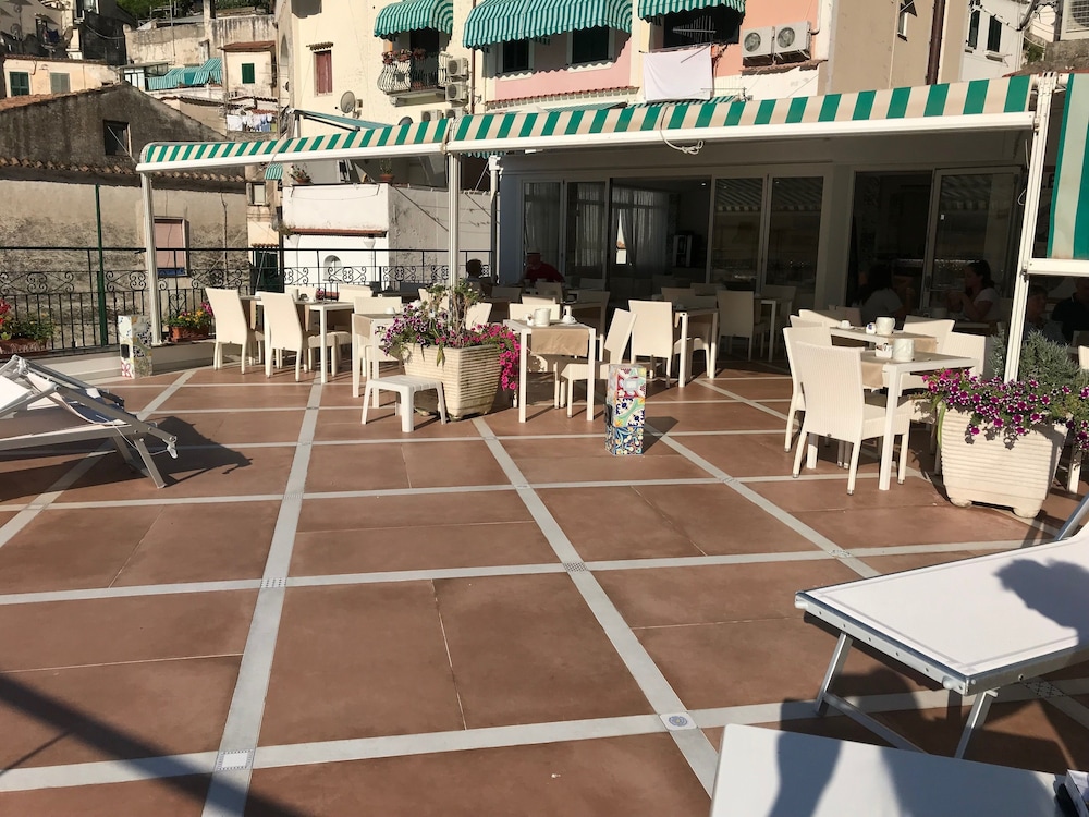 Hotel Amalfi 70/79