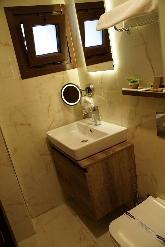 Room 23 Boutique Hotel 50/50