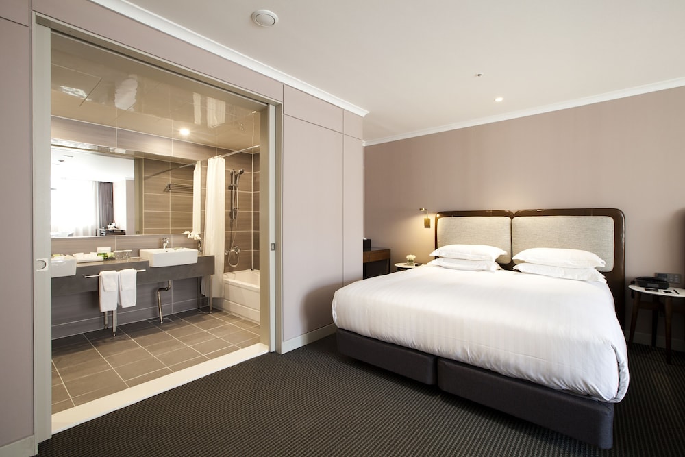 ROOM, QUADRUPLE