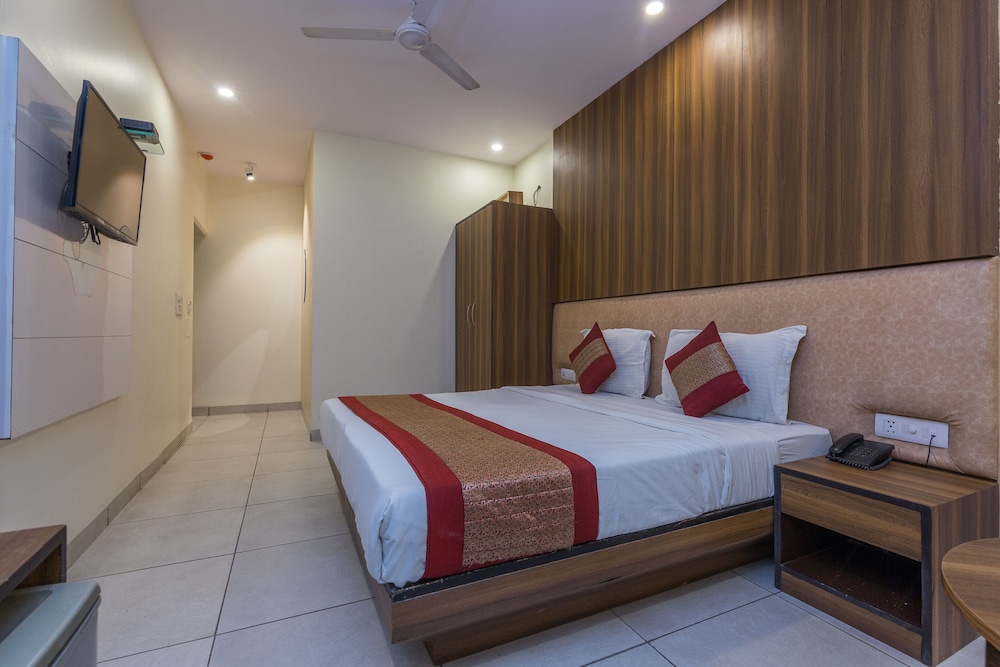 RUPAM HOTEL 35/72