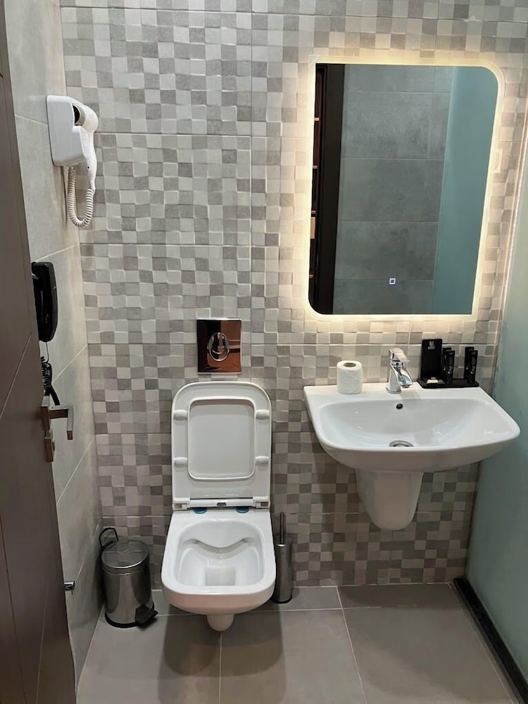 Al Bayt Hotel 20/20