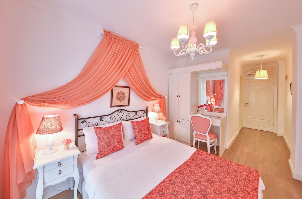 DELUXE, TWIN BEDS