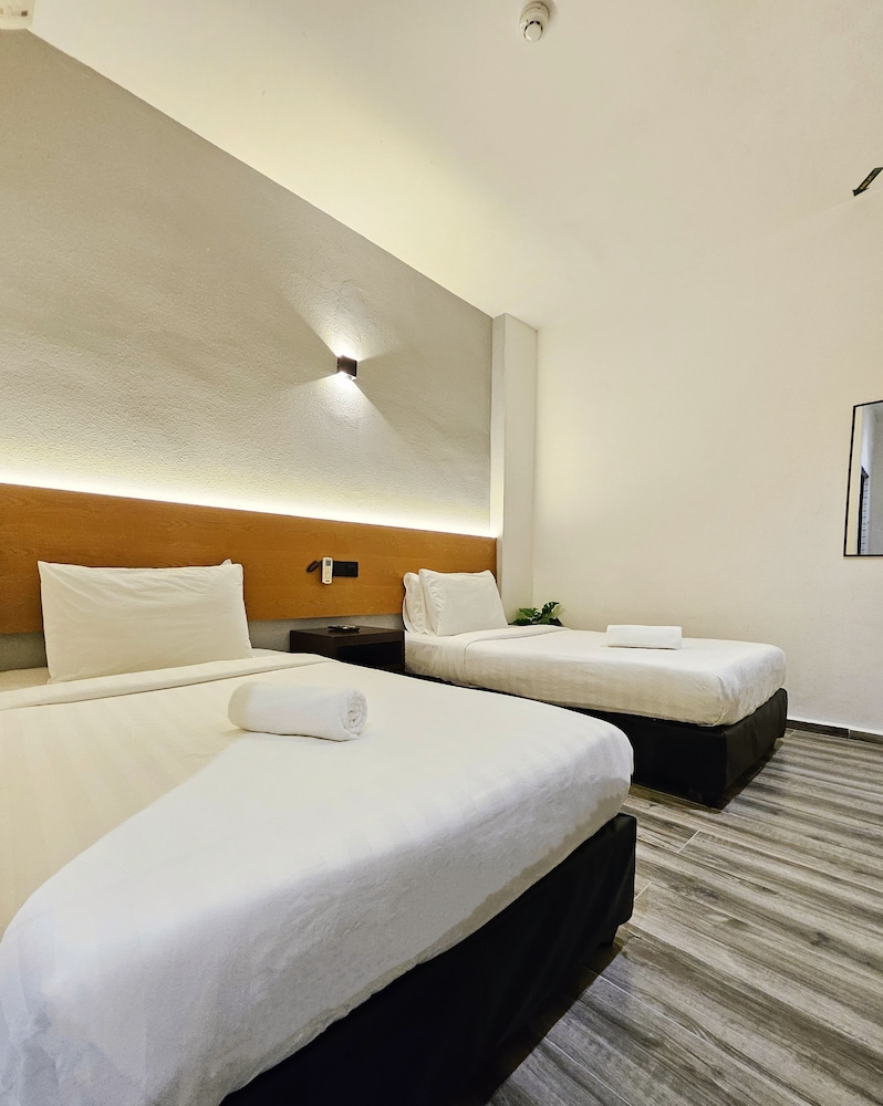 Georgetown Inn by Sky Hive 24/50