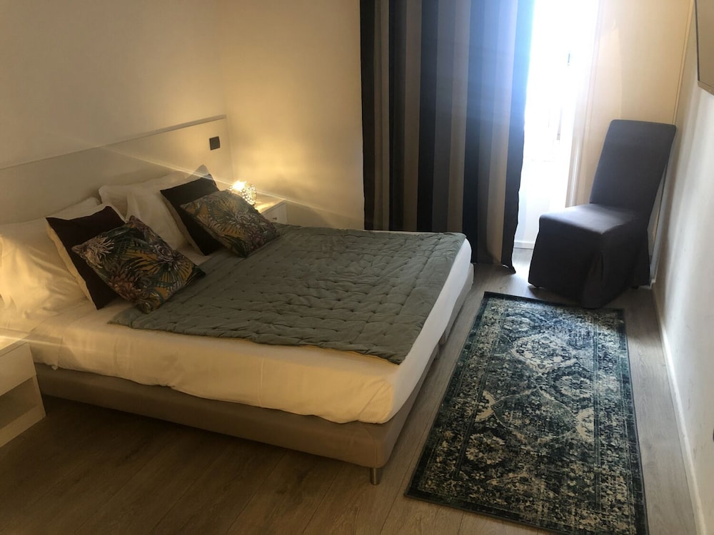 Giuturna Boutique Hotel 23/73
