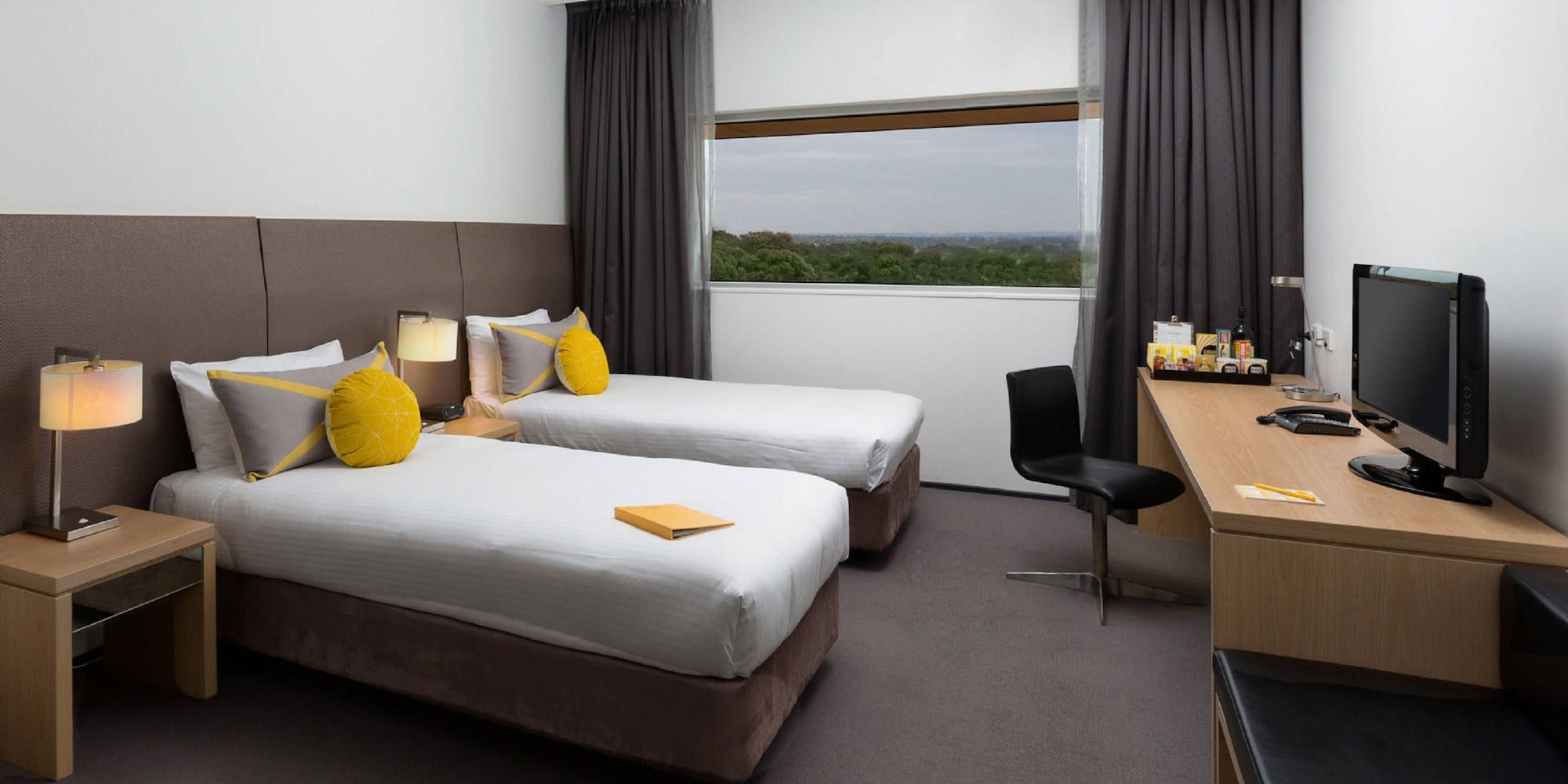 Deluxe, Twin Beds