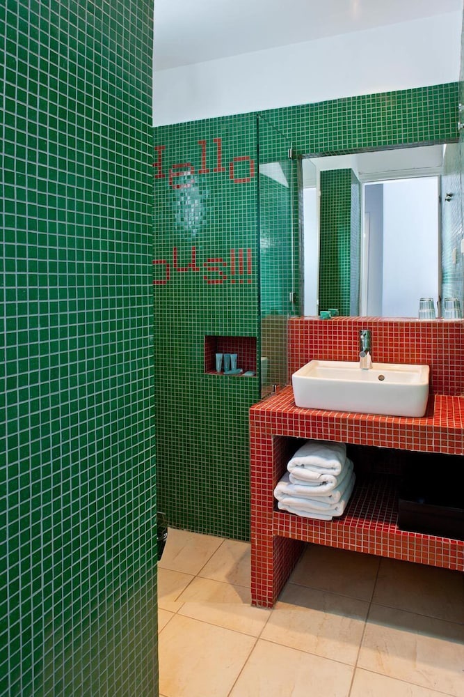 Acqua Vatos Santorini Hotel 7/63