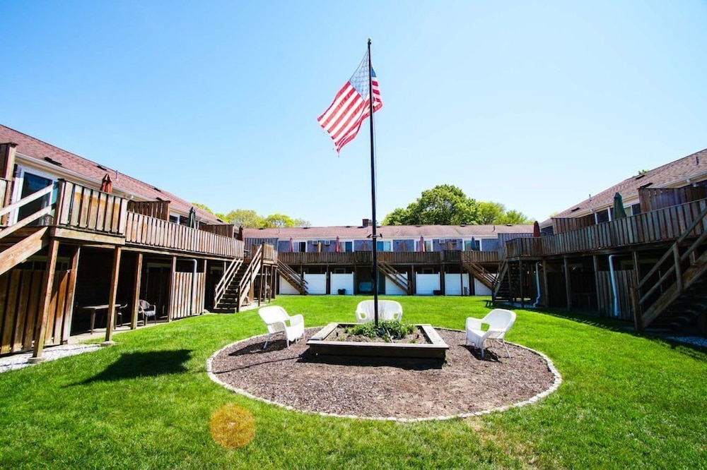 Cape Winds Resort 41/46
