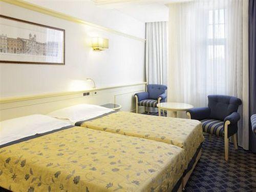 Standard, Double or Twin Bed