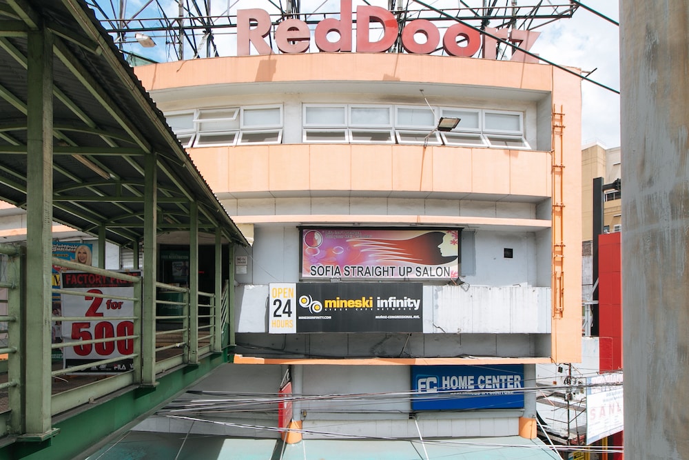Reddoorz Plus Edsa Congressional 5/32