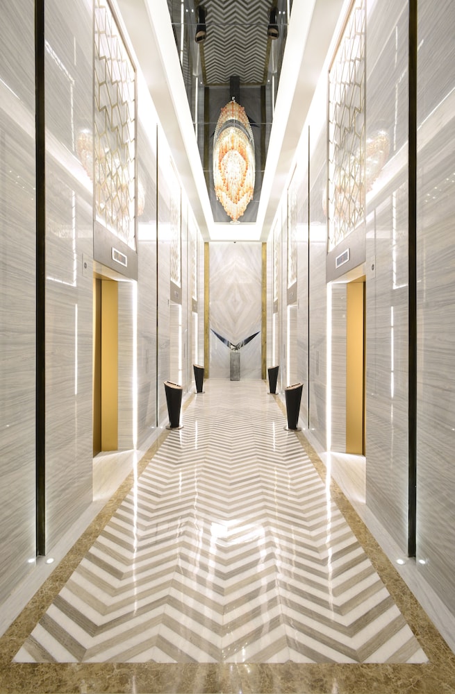 Vasa Hotel Surabaya 11/84