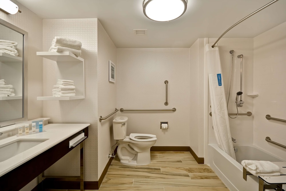 Hampton Inn Suites Detroit Warren 12/49