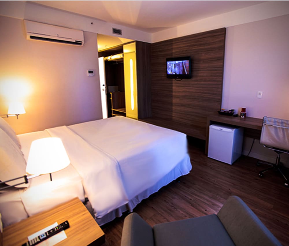 Delmond Hotel 17/70