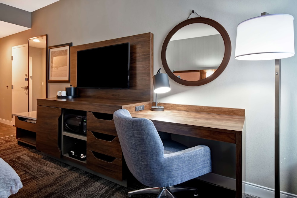 Hampton Inn I-75 Lexington Hamburg Area 25/35