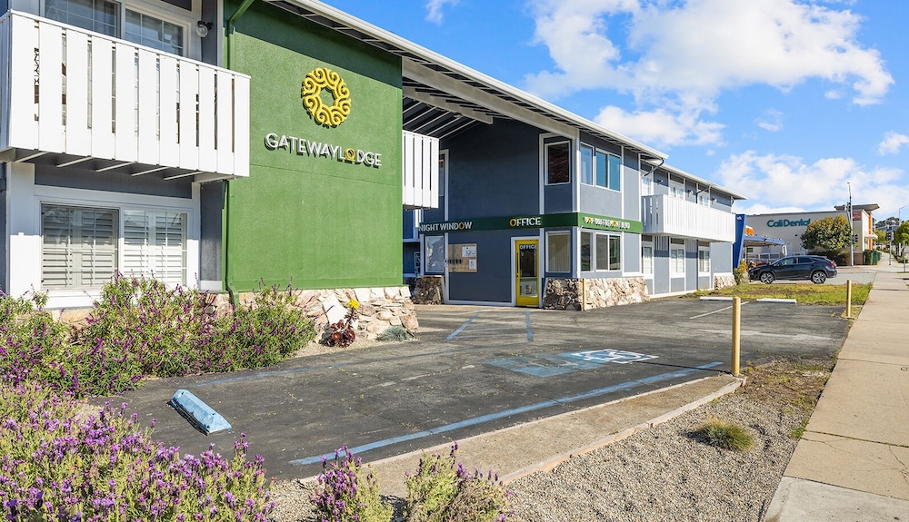 Gateway Lodge 24/36