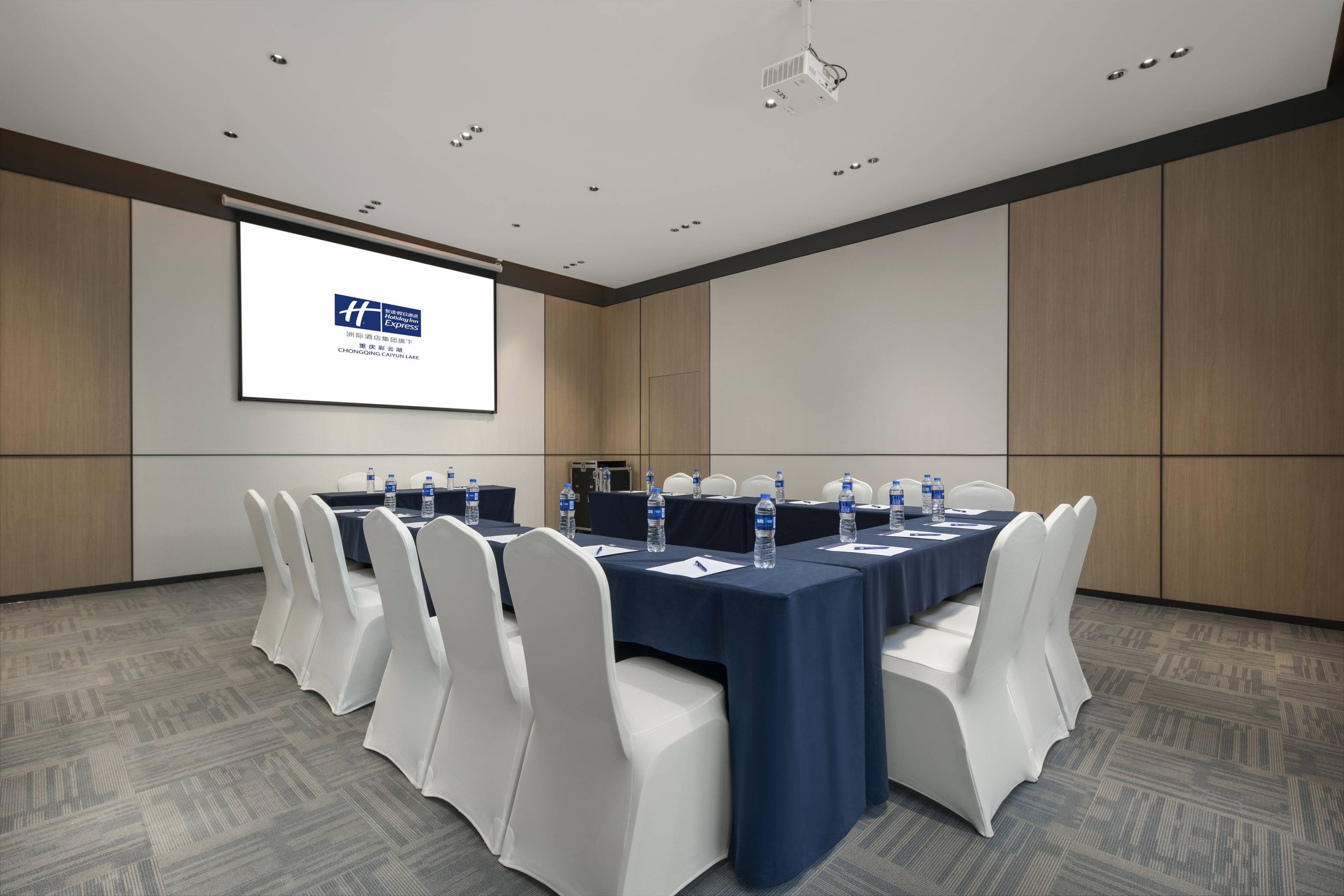 Holiday Inn Express Chongqing Caiyun Lake 26/32