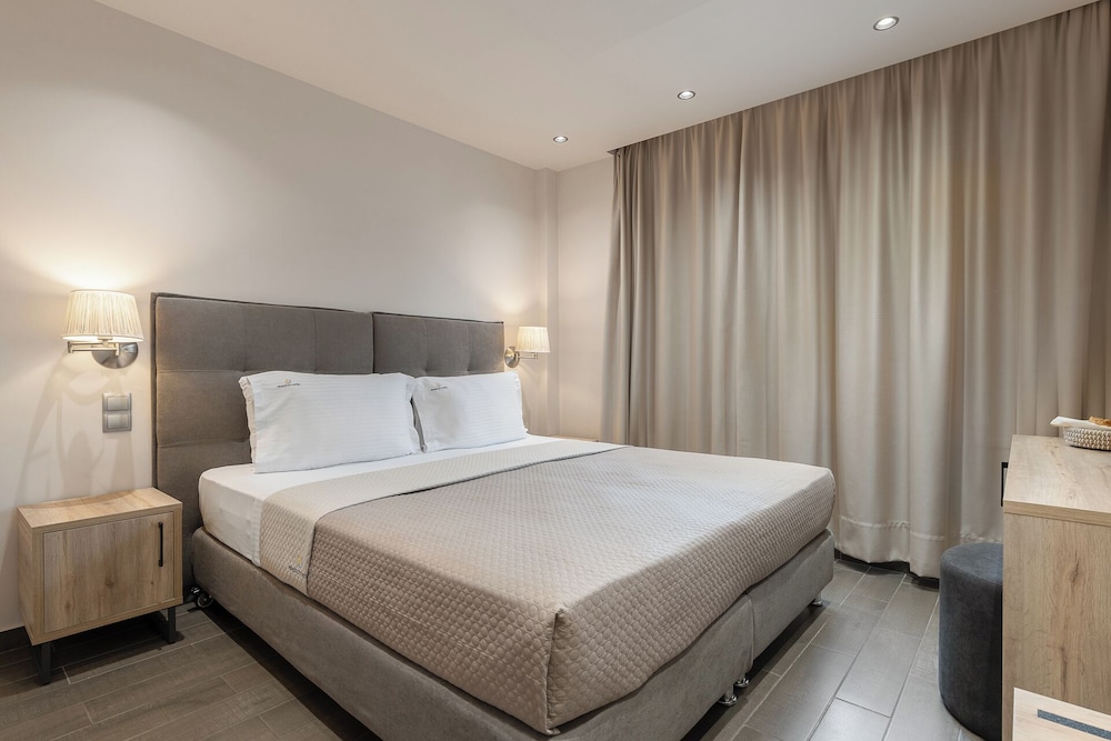 2 BEDROOMS, FAMILY SUITE, BATHTUB