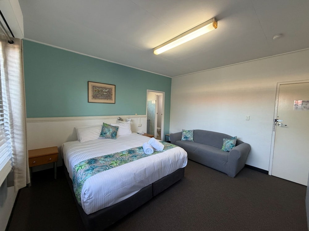 RIVIERA MOTEL BUNDABERG 18/44