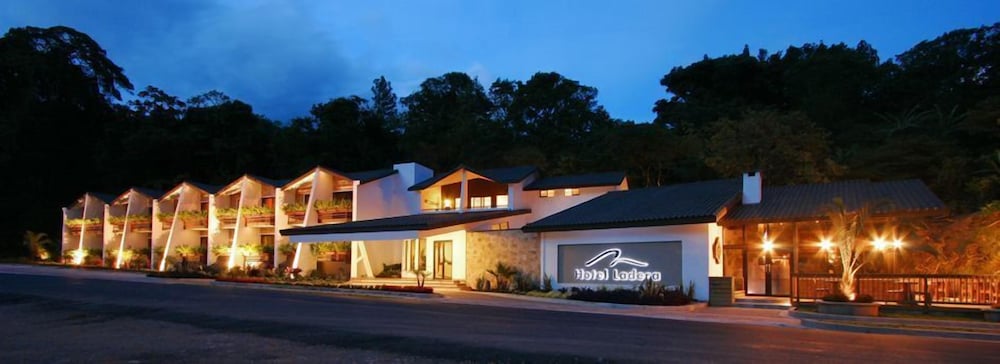 Hotel Ladera 4/50