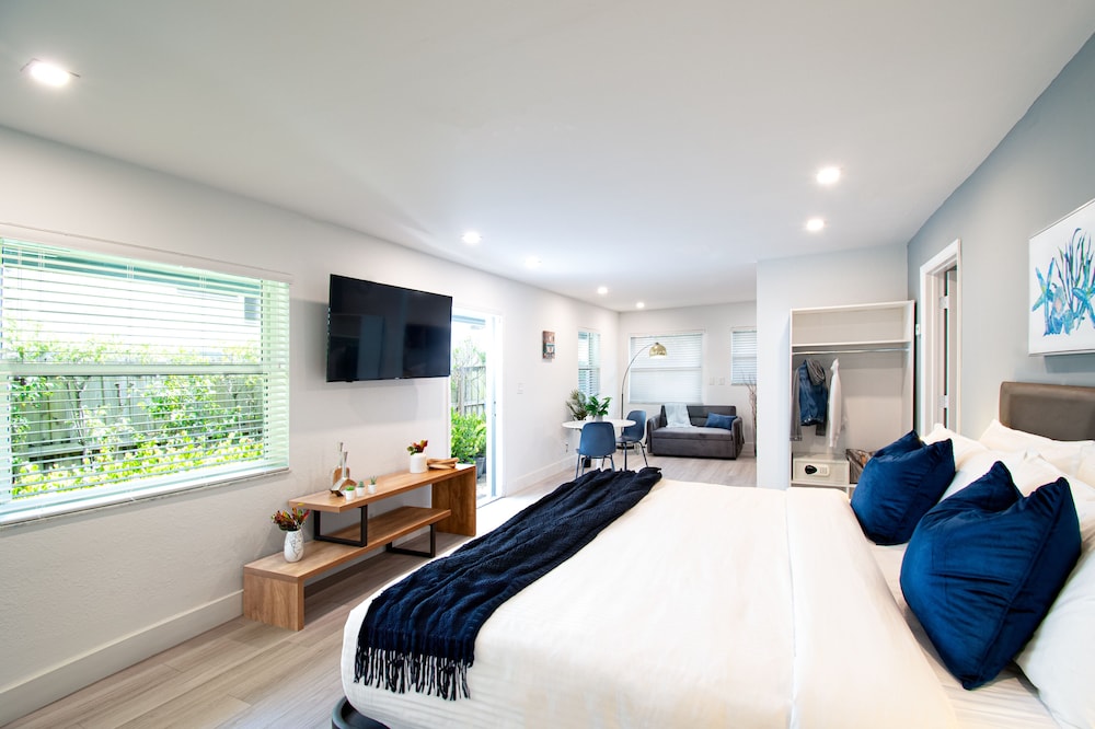JUNIOR SUITE, BATHTUB