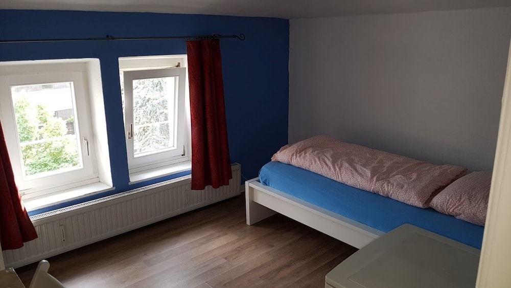 ROOM, SINGLE, DOUBLE BED, SHARED BATHROOM