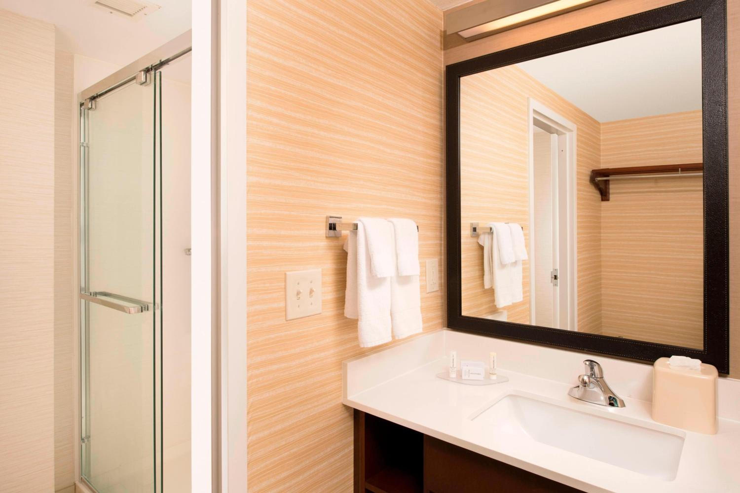 جناح كبير بسرير كينج، Fairfield Inn & Suites by Marriott Albany East Greenbush 3/5