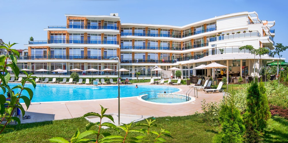 Miramar Hotel 7/50
