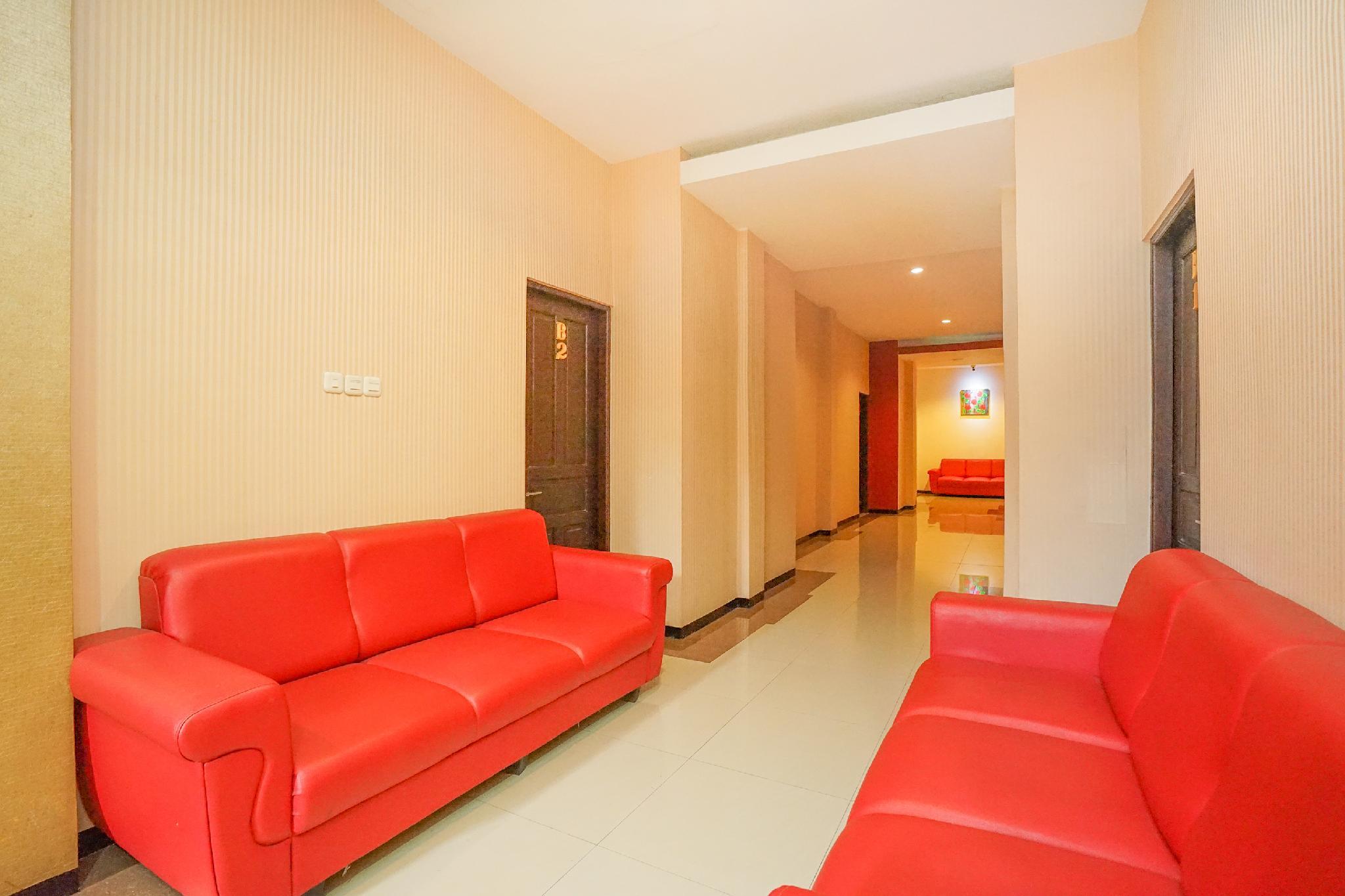 Oyo 282 Putri Utari Guest House 12/31