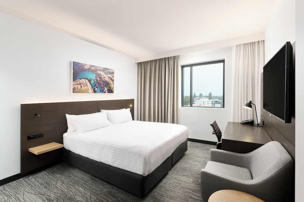 Standard, King Bed, Resident View