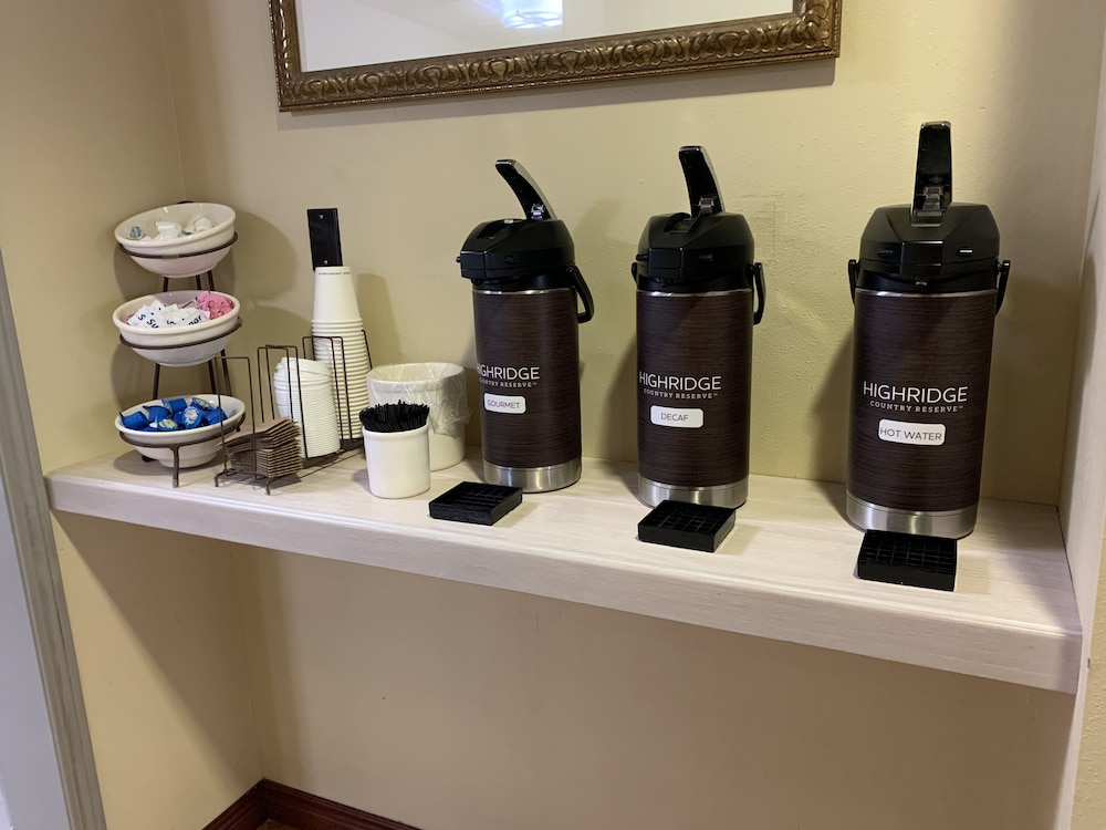 Country Inn & Suites By Radisson Kearney NE 34/37
