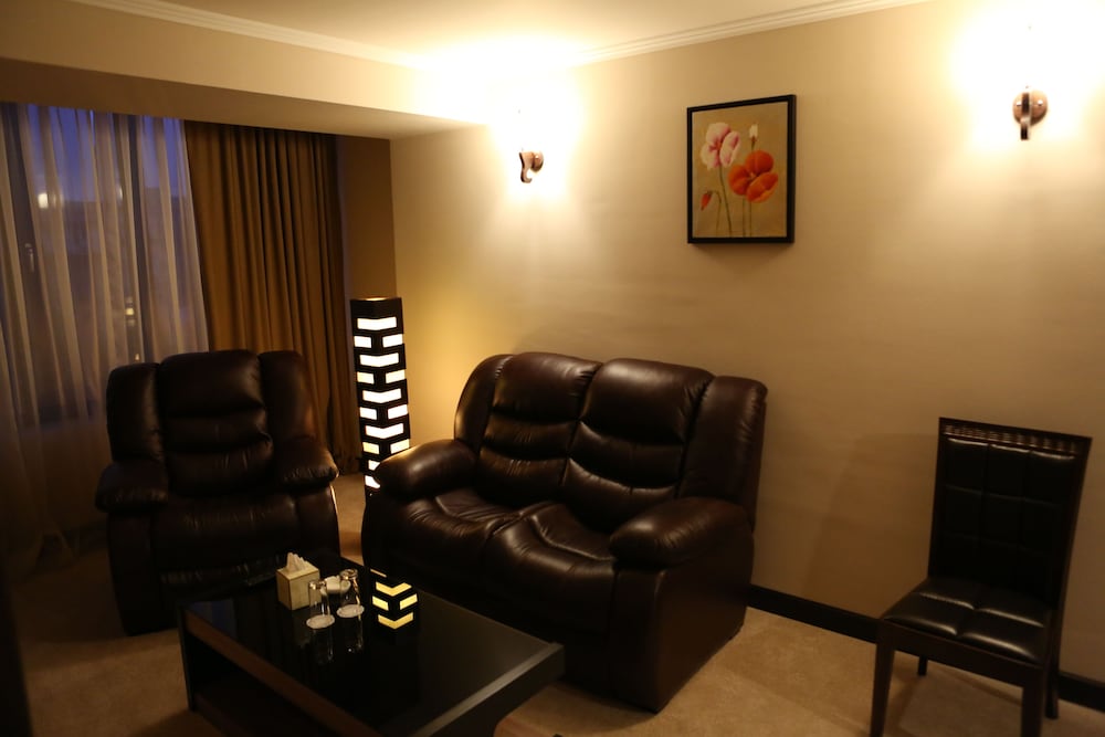 Nairi Hotel 45/68
