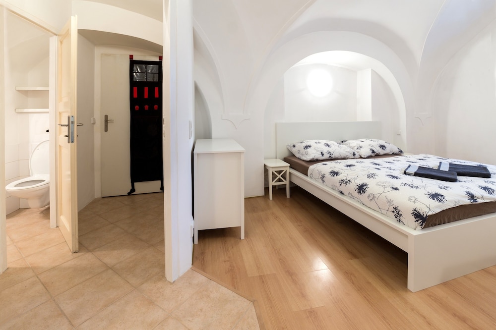 Charles Bridge Hostel & Apartments 59/98
