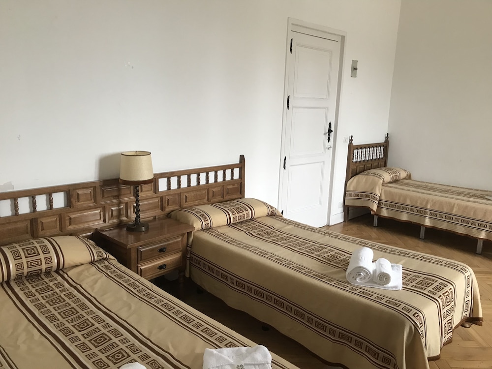 غرفة قياسية ثلاثية بثلاثة أسرّة بحمام خاص، HOSPEDERIA SANTA CRUZ 2/5