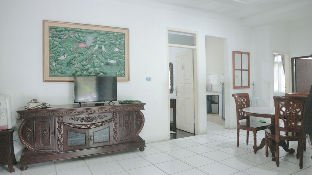 Aries Biru Hotel and Villa 4/49