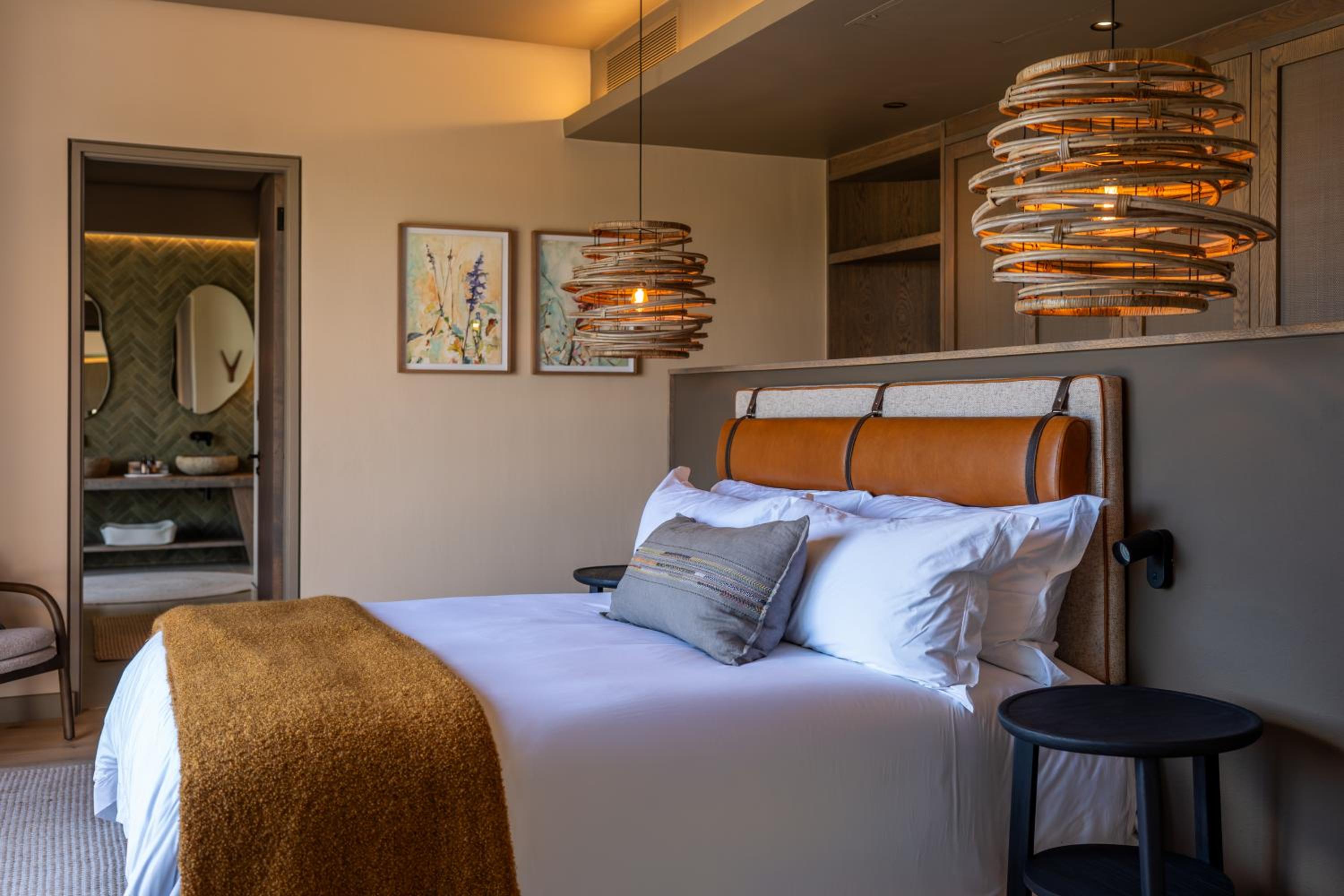 MOUNTAIN, PANORAMIC, SUITE