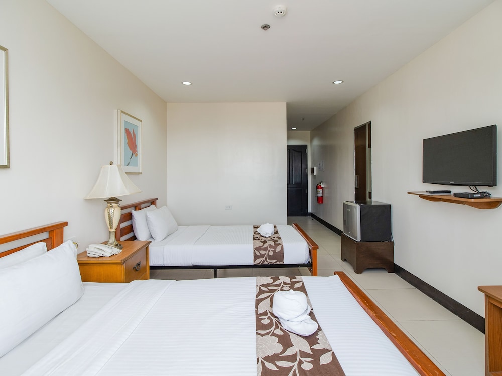 Main Hotel And Suites 24/67